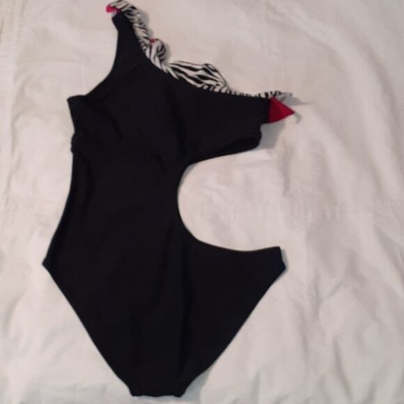 Capri Swim Monokini‎ One Shoulder Cutout Swimsuit - Picture 4 of 5